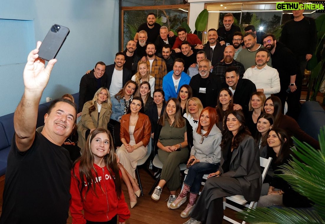 Acun Ilıcalı Instagram - Kanalımızı zirveye taşıyan değerli yüzlerimiz ve ekranda görünmeyen değerli ekibimiz ile iftar yaptık. İyi ki varsınız. @tv8 #TV8