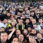 Acun Ilıcalı Instagram - Fenerbahçemiz için tarihi bir gündü. Ramazan ayı ve mesai günü olmasına rağmen binlerce taraftarımızın, kongre üyelerimizin Başkanımız Ali Koç’un çağrısıyla beraber böyle bir kalabalığın stadı doldurması unutulmayacak bir görüntüydü benim için. Fenerbahçeli olmaktan bir kere daha gurur duydum. #Fenerbahçe @fenerbahce