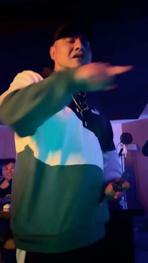 Aczino Instagram - Soy el maldito poison el veneno la posiooon 🧪🧪🧪