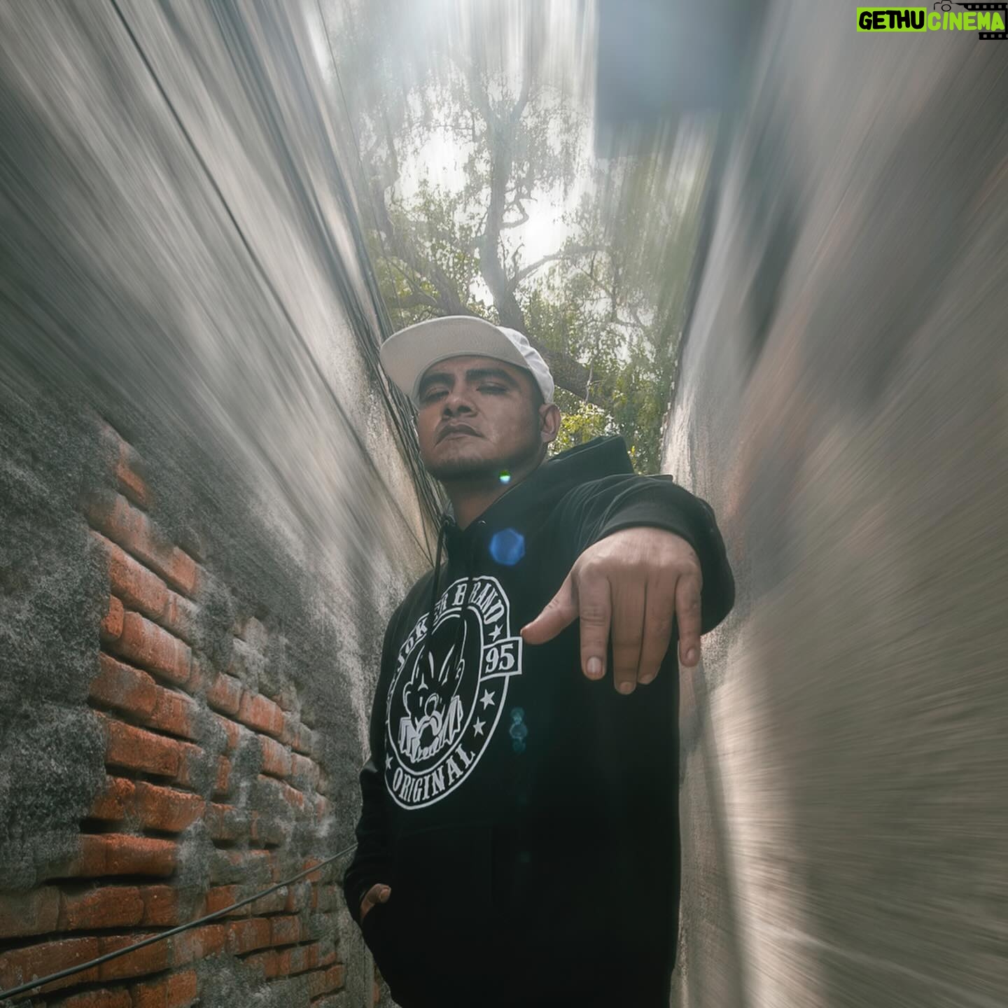Aczino Instagram - Febrero 22 - 18:00 hrs 🇲🇽 “Niños” Aczino Feat Xzibit DIRECCIÓN: @estevanoriol