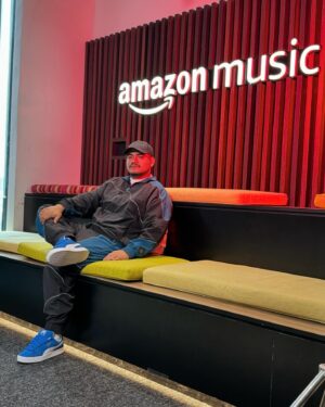Aczino Instagram - Hoy estuvimos por @amazonmusicmx mostrando el nuevo material 🤟🏽 Este 2 de Mayo estrenamos música 🔥