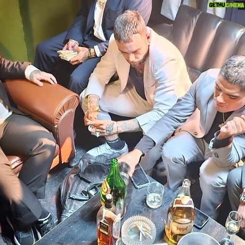 Aczino Instagram - Estamos justo ahora en el proceso… De vivir con el éxito en exceso 💰🥂