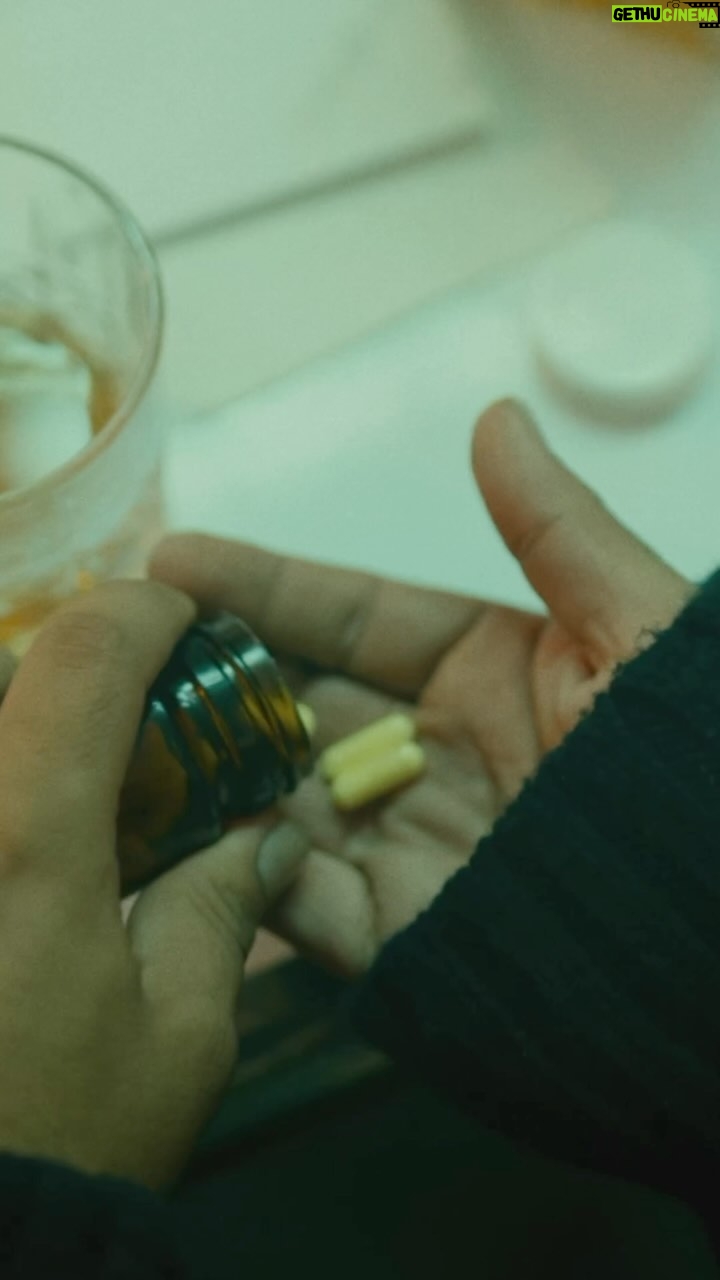 Aczino Instagram - Alla afuera estan hablando y no conocen mi vida! 🎬 “Detrás de Cámaras” Noviembre 30, Esta cancion no la escribe #Aczino la escribió #Mauricio