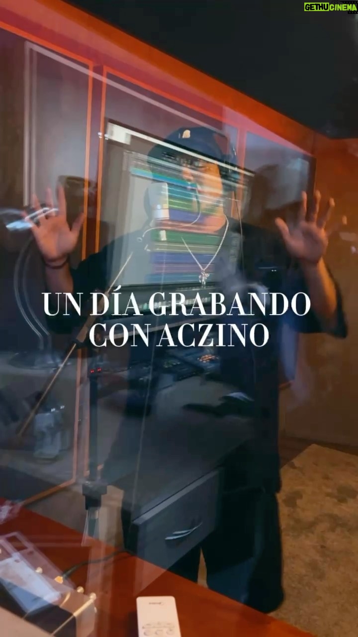 Aczino Instagram - Un día de grabación con @aczino_oficial & @scoopdeville es como estar en La Playa 🌞🌴🐠 ¡Chécalo!
