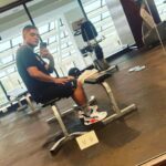 Aczino Instagram – Pura disciplina… Ni drogas, ni operaciones, ni encuentros con @skonethebigfish 💪🏽💪🏽💪🏽