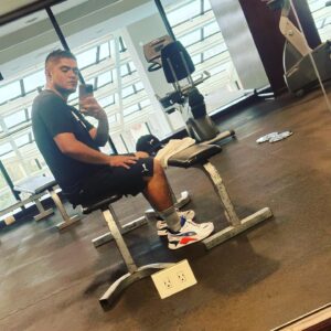 Aczino Instagram - Pura disciplina… Ni drogas, ni operaciones, ni encuentros con @skonethebigfish 💪🏽💪🏽💪🏽