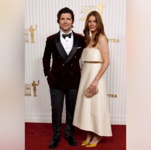 Adam Scott Instagram - SAG Awards=Fun

Styling @ilariaurbinati 
Hair @darbiewieczorek 
MU @ellefavmakeup