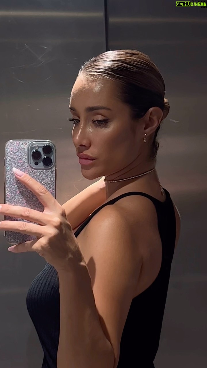 Adara Molinero - 15K Likes -