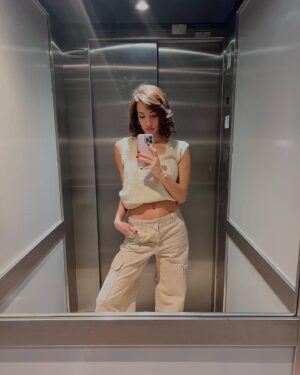 Adara Molinero Instagram - Cuidando y amando cada día más a esa niña interior. Empiezo a entender todo 💕