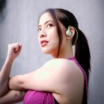 Adhisty Zara Instagram - Olahraga sambil ditemenin TWS Earphone Open Fit OW1 dari @oase.idn brand audio expert ini bikin aku makin semangat!! desain nya yang simple karena melingkar di belakang kepala bikin ga gampang copot, dengan fitur open air conduction ini, aku masih bisa tetep dengerin musik, walaupun earphone ga nempel ke telinga, masih nyaman dipake waktu joging2 kecil. Lucu ga punya aku warna ijo? Ada juga warna biru nya lohh.... Harganya juga ramah, 100rban kalian udah bisa kembaran sama aku Cek shopee olike official yah ! #OlikeIndonesia #OlikeAudioExpert