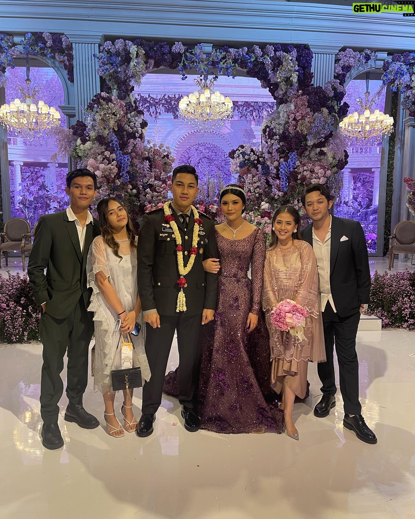 Adhisty Zara Instagram - happy wedding @debbypramestyaa & suamiik! . . styeld by @unadembler
