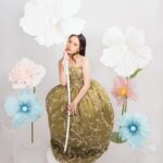 Adhisty Zara Instagram - Alice in Wonderland 🌸 🌺🍃 #STARRING @zaraadhsty Photographer @winstongomez #winstongomez Stylist @carolinemeliala Mua @kikylutan Hair @ade_ragil_hairdo Studio @11.11studiojakarta Dress @adelinesther.co Decor florist @peparoses.id Nails @linneabeautybar_id #ZaraAdhisty