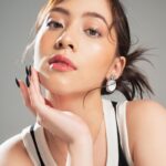 Adhisty Zara Instagram - #STARRING @zaraadhsty All in @katespadeny Photographer @winstongomez #winstongomez Stylist @carolinemeliala Mua @kikylutan Hair @ade_ragil_hairdo Studio @11.11studiojakarta Nails @linneabeautybar_id