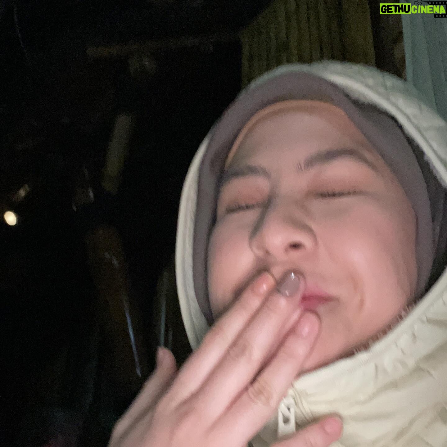 Adhisty Zara Instagram - beberapa foto bts shooting film “MUNKAR” yg akan tayang besokkk!!!! siap gak nontonnyaa?😜
