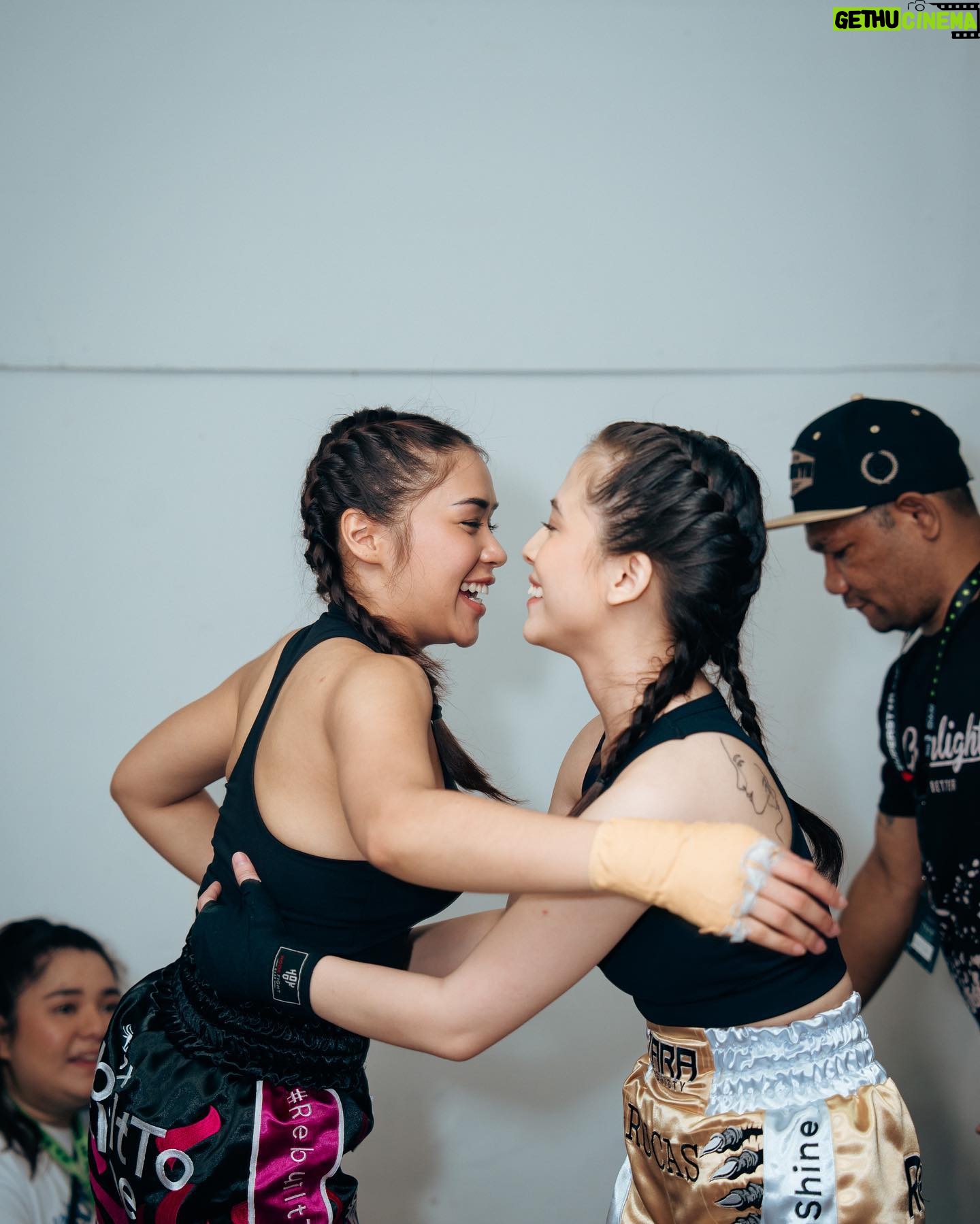 Adhisty Zara - 779.7K Likes - Kemarin adalah sebuah hari yng akhirnya gue lewatin. Dengan latihan kurang lebih di 10 hari jadilah kuda lumping😂😭
Terimakasih untuk @superstarknouckout atas pengalaman yng sangat seruu🔥🥊
Untuk kak lula @lulalahfah selamat atas kemanangannya! km keren banget!