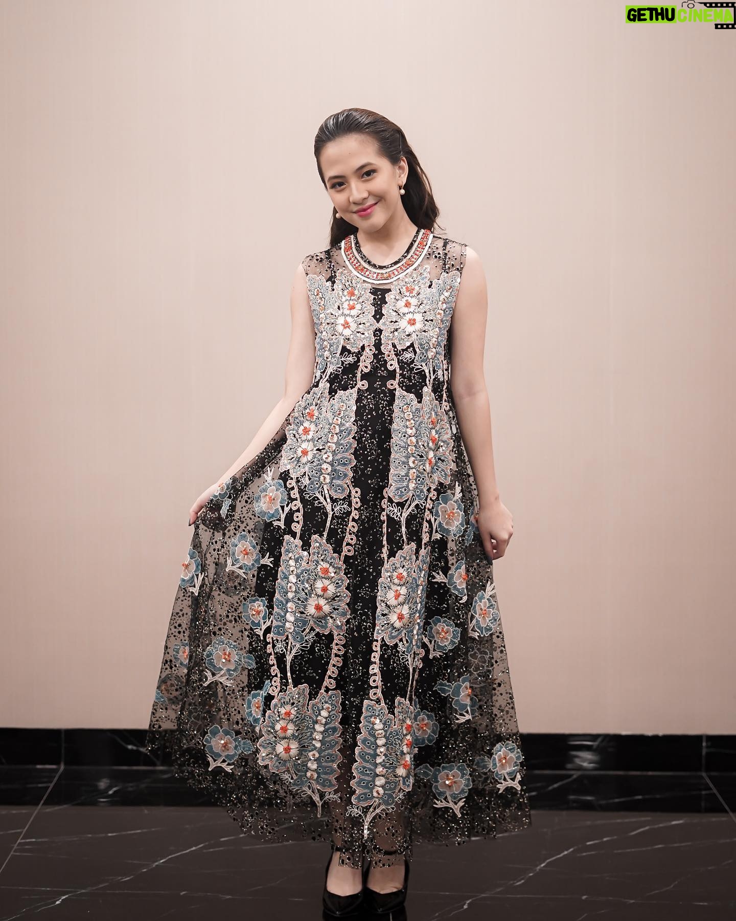 Adhisty Zara - 531.4K Likes - Terimakasih banyak atas dukungannya❤️
.
.
in @biyanofficial dress for INDONESIA MOVIE ACTOR AWARDS 2020 ,makeup @ryanogilvy ,hairdo @chikievers ,jewelry @dominiquejewellery ,styled @wanda_haraa #wandaharaaproject ❤️ 📸 @snap.nuel