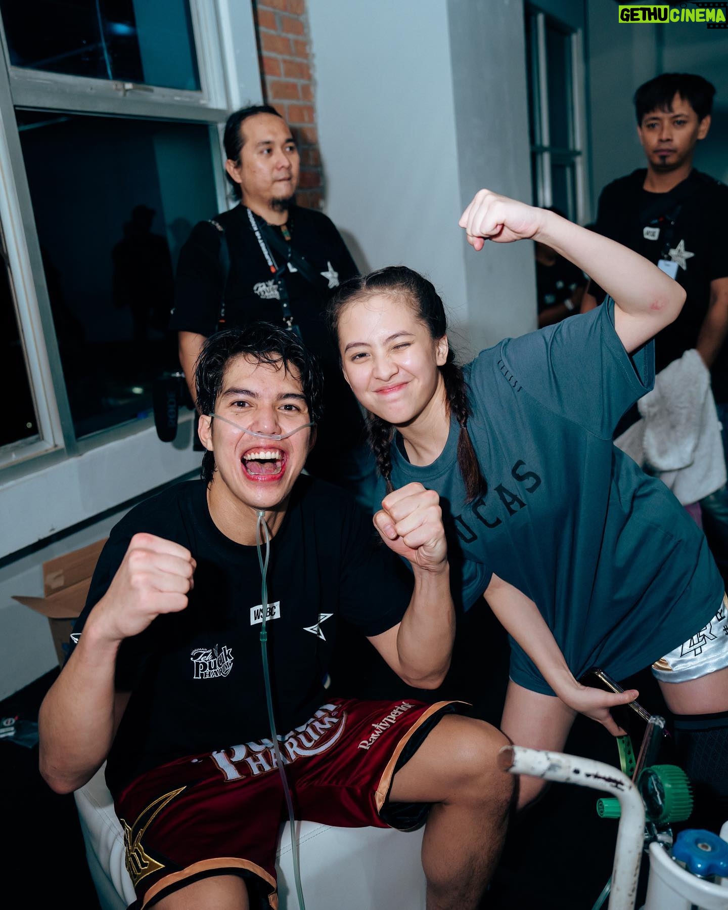 Adhisty Zara - 779.7K Likes - Kemarin adalah sebuah hari yng akhirnya gue lewatin. Dengan latihan kurang lebih di 10 hari jadilah kuda lumping😂😭
Terimakasih untuk @superstarknouckout atas pengalaman yng sangat seruu🔥🥊
Untuk kak lula @lulalahfah selamat atas kemanangannya! km keren banget!