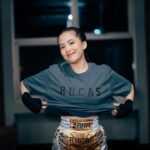 Adhisty Zara Instagram - Kemarin adalah sebuah hari yng akhirnya gue lewatin. Dengan latihan kurang lebih di 10 hari jadilah kuda lumping😂😭 Terimakasih untuk @superstarknouckout atas pengalaman yng sangat seruu🔥🥊 Untuk kak lula @lulalahfah selamat atas kemanangannya! km keren banget!