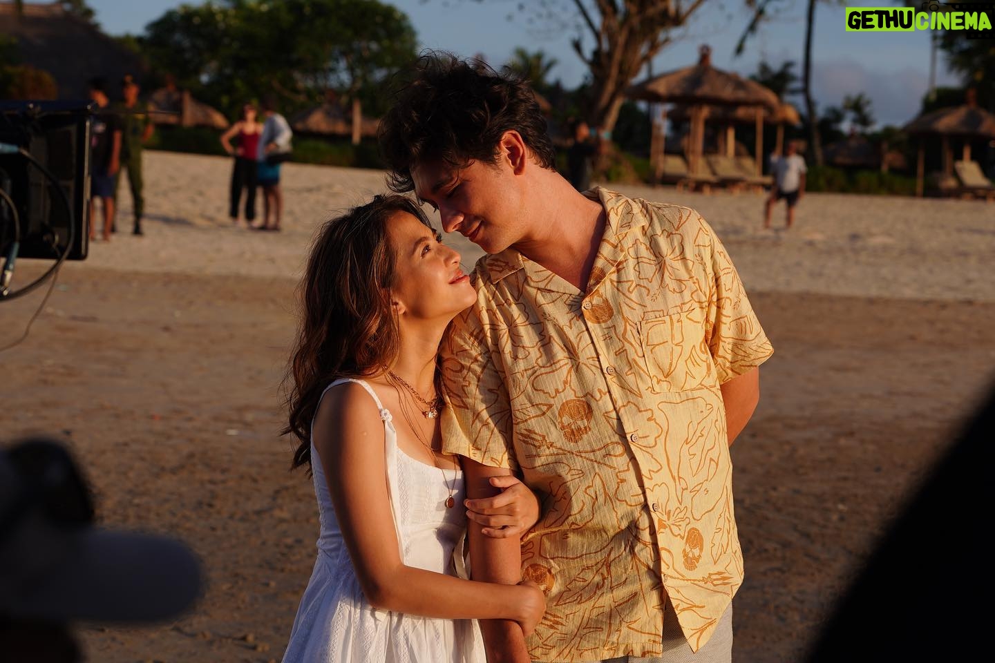 Adhisty Zara Instagram - Akhirnya sampai juga di eps terakhir #YOLOSeries 🥺 Seru ya lihat persahabatan mereka semua… gimana endingnya? Puas gak?