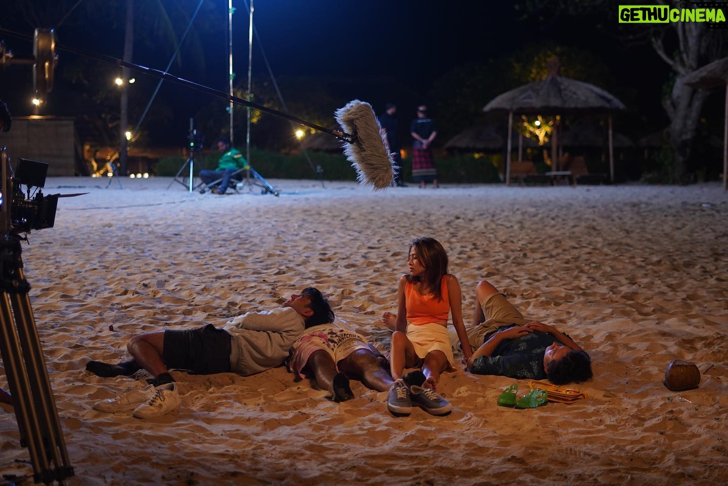 Adhisty Zara Instagram - Akhirnya sampai juga di eps terakhir #YOLOSeries 🥺 Seru ya lihat persahabatan mereka semua… gimana endingnya? Puas gak?