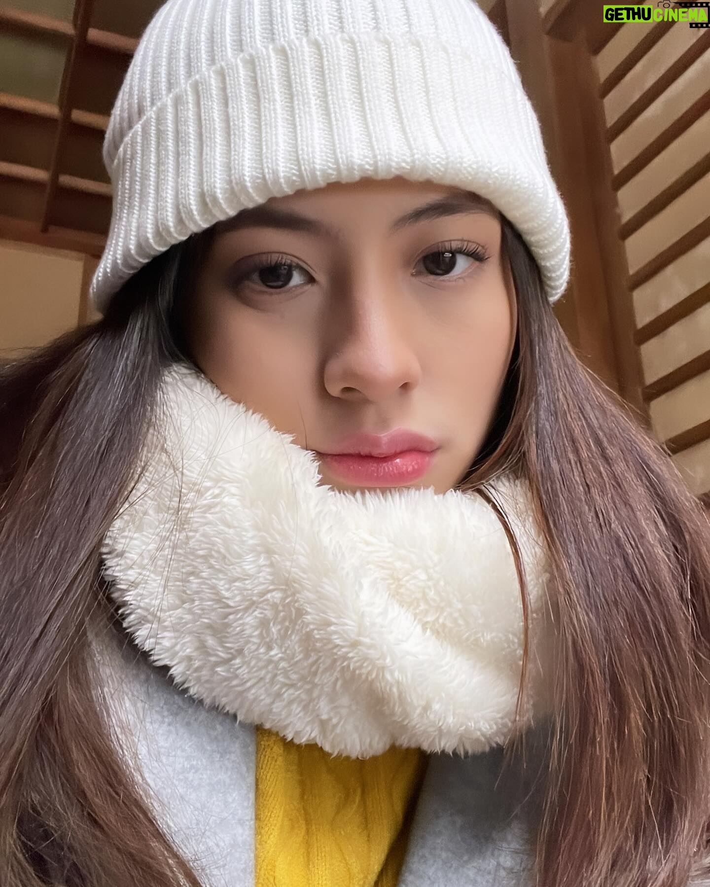 Adhisty Zara Instagram - Terima kasih semuanya untuk seminggu yg menyenangkan dan juga melelahkan😂🤍 Shooting yang lumayan unik sampe gak sempet foto foto saking sibuknyaa!! Harus nonton ya nanti.. senang bisa berkolaborasi dgn orang2 hebat di Jepang kemarinn!!😋