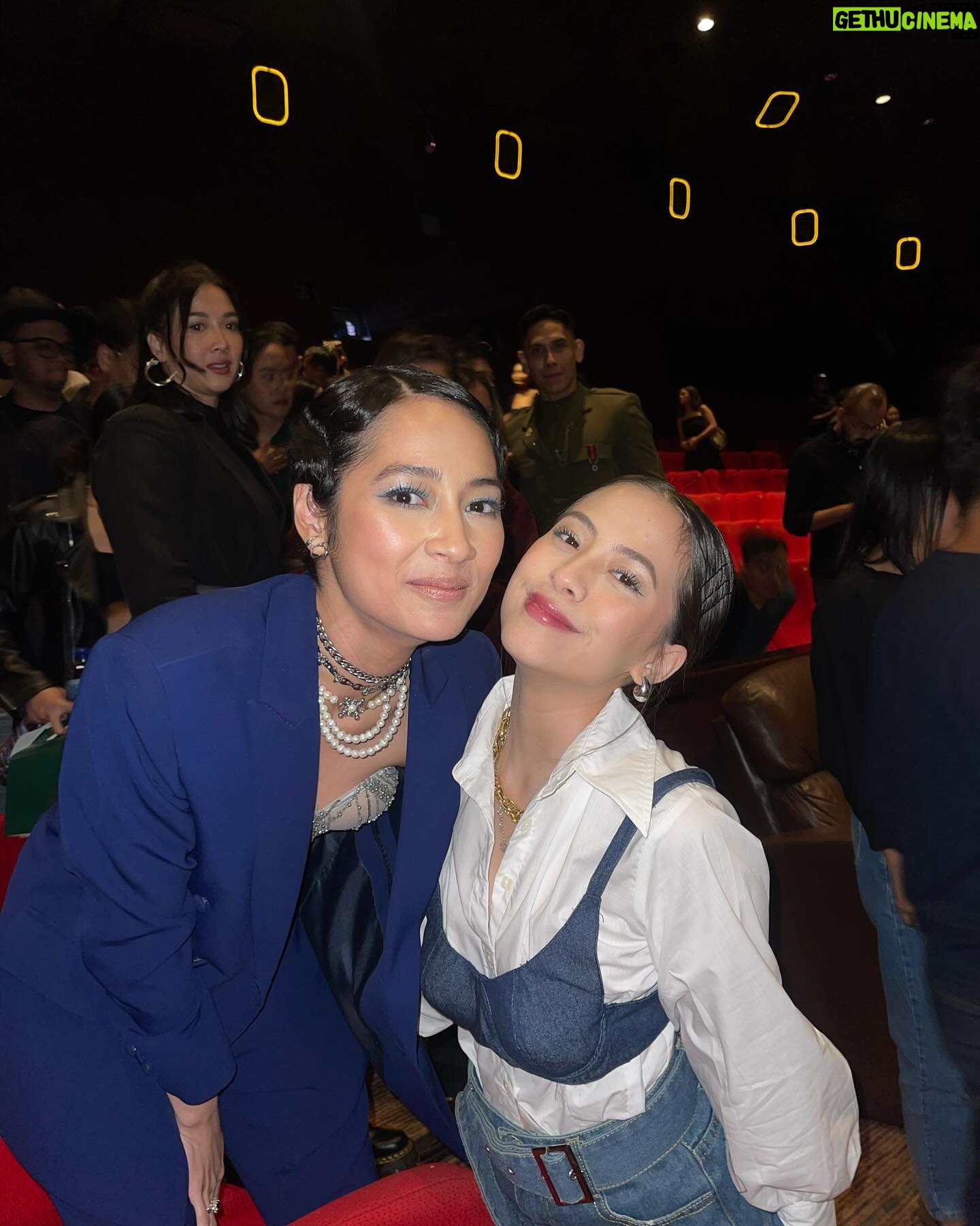 Adhisty Zara Instagram - Semalam berkesempatan hadir di Gala Premiere film “13 Bom Di Jakarta” film karya om @anggasasongko . - Pecahhhh!!!!! Terlalu banyak kejutan dalam film ini, merinding, keringet dingin, dan jd greget sendiri. Intinya BAGUS BGT! Selamat untuk semua yang terlibat dalam film keren ini, banggaa🤍 Rugi kalau gak nonton, 28 Desember 2023 di Bioskop! 📸: @armanfebryan