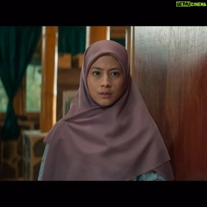 Adhisty Zara Instagram - Official Trailer film ππππππ. Tayang mulai π π
πππππππ ππππ di bioskop! Ia kembali untuk membalaskan dendam dan membawa teror untuk mereka yang berada di pondok pesantren. Diangkat dari urban legend yang tersebar di Jawa Timur, film ππππππ disutradarai @anggy_umbara dan dibintangi oleh @ratusfy_ @zaraadhsty @kaneishiayusuf05 @saskiachadwick_ @arumakhadijah @tyopakoesadewo @miqdadsy @vondear @elmatheana @ayuhastari @husein_al_athas @fedlyegi @santanasartan. #MUNKAR #FilmMunkar #MDPictures #pichouseFILMS #UmbaraBrothers