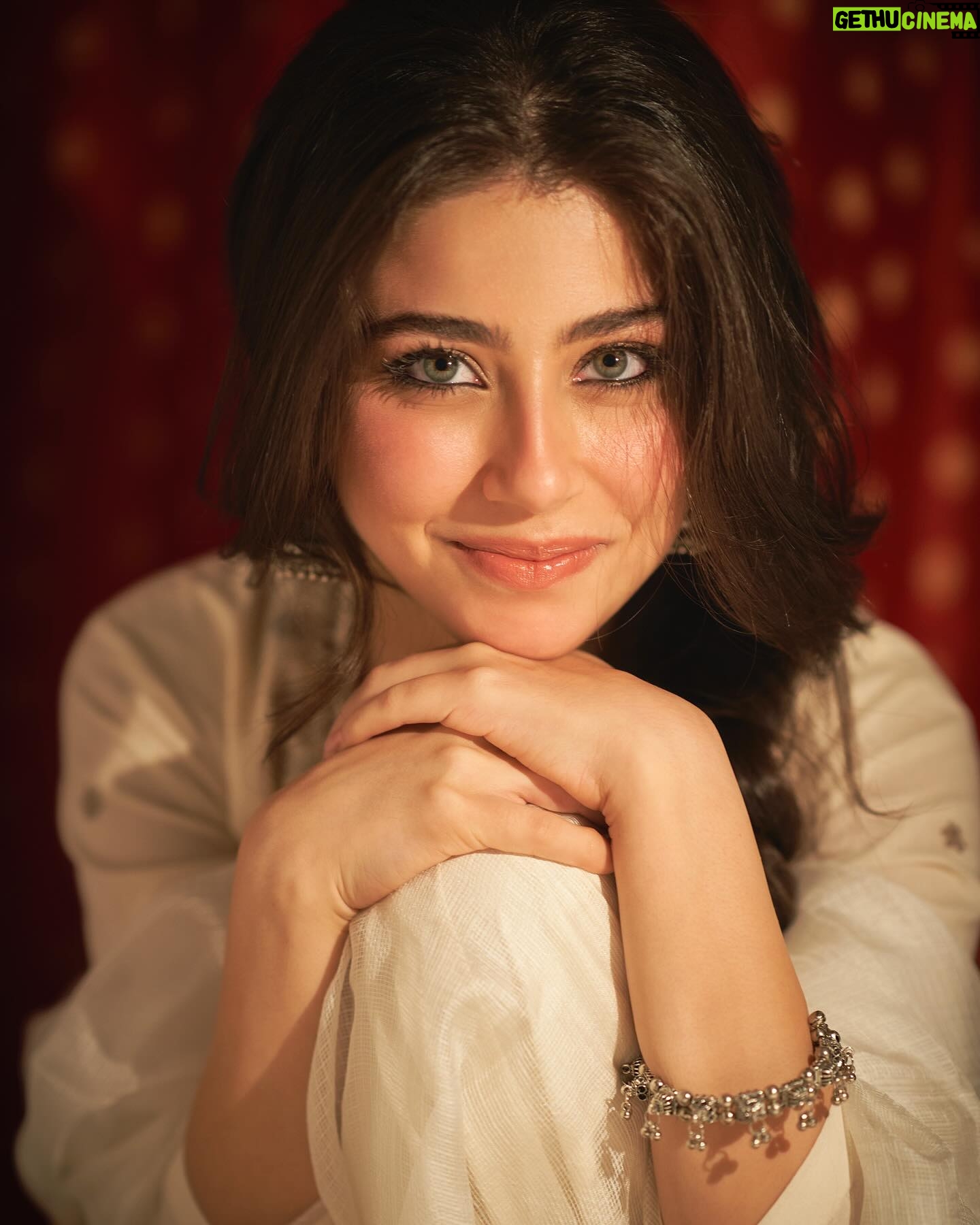 Aditi Bhatia Instagram - Apne upar itna bharosa rakho ki joh bhi tumhe khoyjaye yakinan royjaye ππ€ major throwback! π«Άπ» a look @rohanshrestha helped bring to life which held such a special place in my heart β¨ Make up by @makeupbyriddhima Styled by @sheefajgilani Hair by @swapnilkashid_