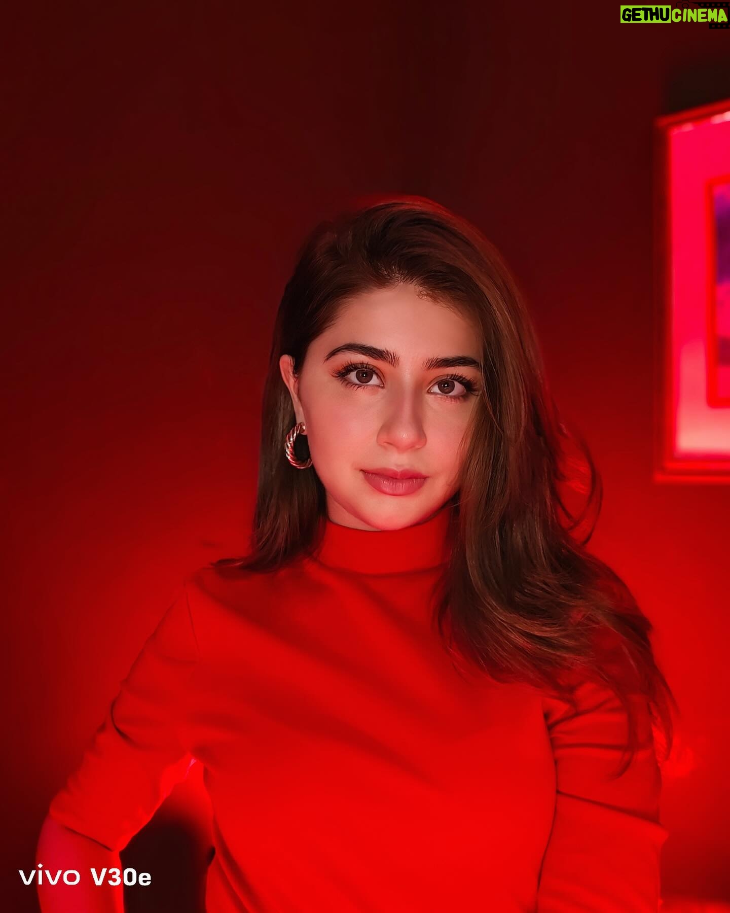 Aditi Bhatia Instagram - With the vivo V30e’s Studio-Quality Aura Light, say hello to flawless protraits and unforgettable moments! Unleash your inner fashionista and #BeThePro. Prebook your vivo V30e now at www.vivo.com and use my coupon code - TMK0008CAA to avail some amazing discount. #vivoV30e #PROtrait #DesignPro #DelightEveryMoment #BeThePro