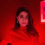 Aditi Bhatia Instagram - With the vivo V30e’s Studio-Quality Aura Light, say hello to flawless protraits and unforgettable moments! Unleash your inner fashionista and #BeThePro. Prebook your vivo V30e now at www.vivo.com and use my coupon code - TMK0008CAA to avail some amazing discount. #vivoV30e #PROtrait #DesignPro #DelightEveryMoment #BeThePro