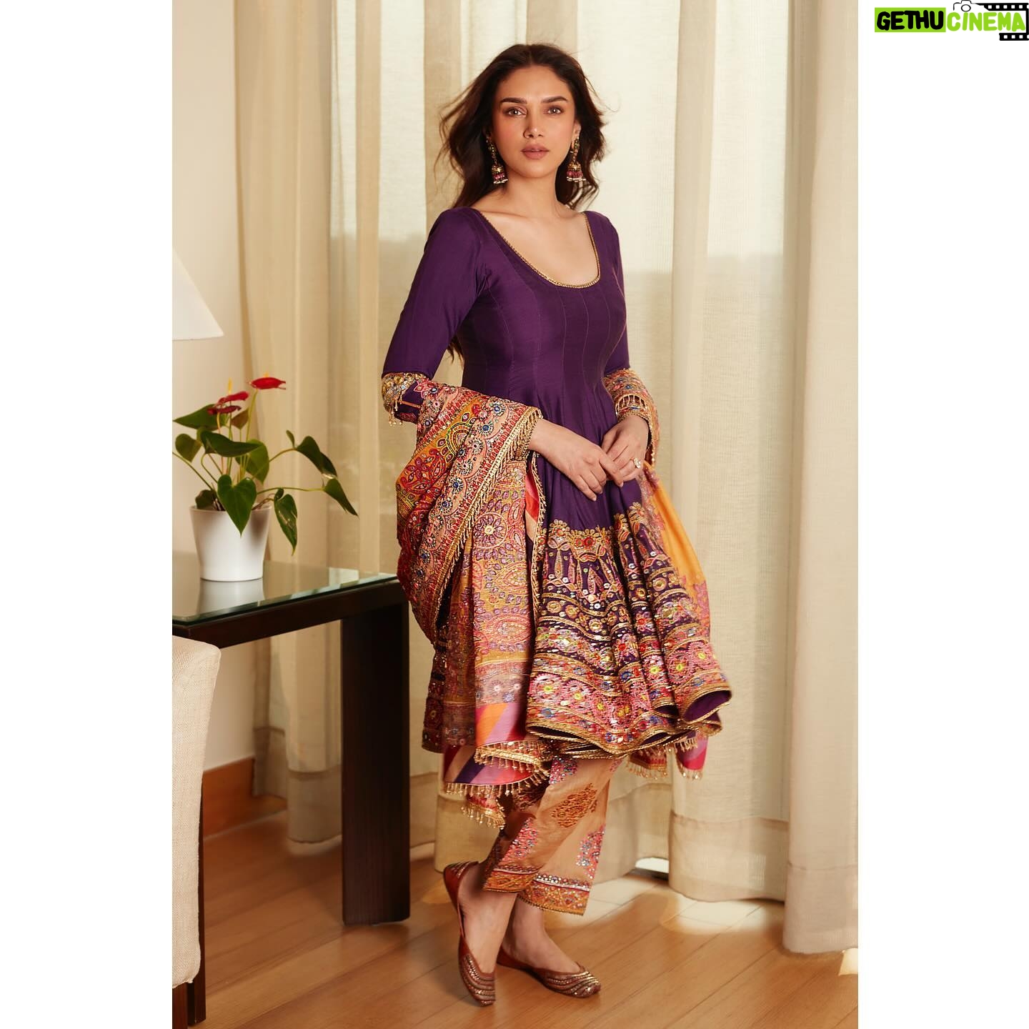 Aditi Rao Hydari Instagram - ❤️ Styled by - @sanamratansi Team- @jannat__r @ankita_chauhan @sanjamkaur92 Outfit - @mayyurgirotra @tandemcommunication Hmu- @charlottewang_hmua 📸 - @black.box.creatives Managed by- @arhconnect
