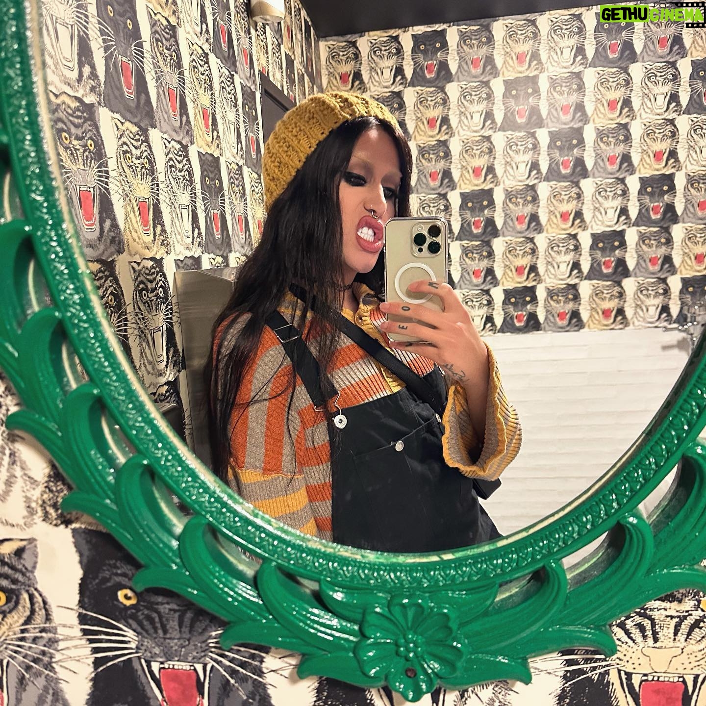 Adore Delano Instagram - You’re standing on my neck.