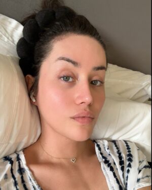 Adore Delano Instagram - IT’S A NO MAKEUP FRIDAY FOR ME ☀️ 
Today I went for a walk in the sun and laid out afterwards to soak in all the rays. I always feel recharged when I allow the sun to kiss my skin. Pretty Girl Spring is approaching! 🌷