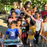 Adria Arjona Instagram - No hay mejor regalo que la sonrisa de un niño. Mi personaje preferido es el poder ser santa todos los años.