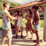 Adria Arjona Instagram - Enseñándole al gringo LOS FRIKIS @losfrikis.movie