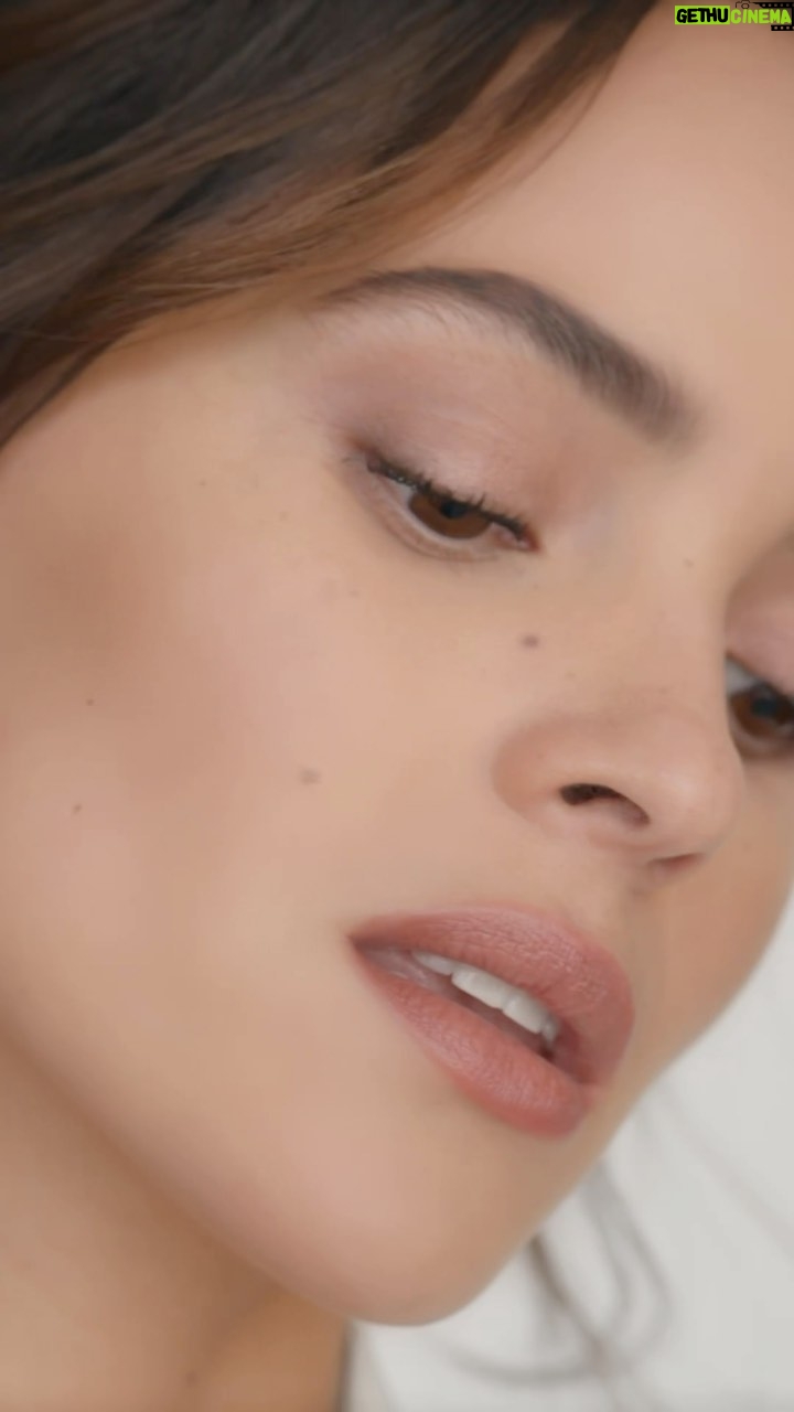 Adria Arjona Instagram - Wearing one of my new favorites POWER FABRIC CONCEALER. It gives high coverage, comfort, and a “baby skin” matte yet natural hydrating finish finish. Honestly soo good! @armanibeauty #Armanibeauty #ArmaniMakeup