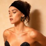 Adria Arjona Instagram – @schiaparelli 🖤🖤