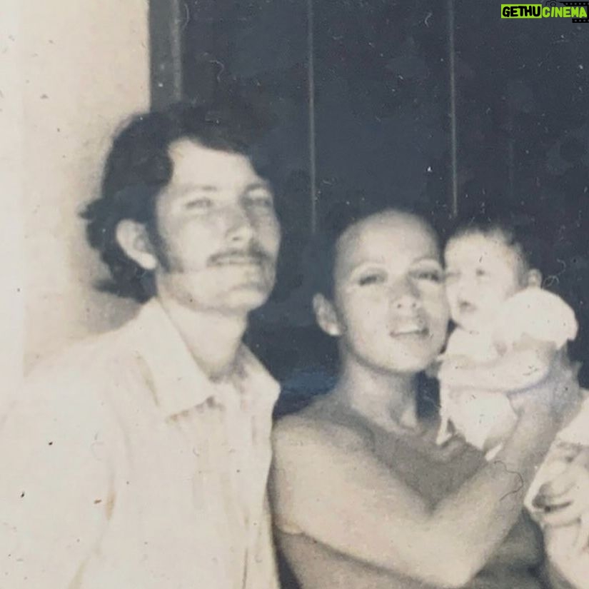 Adriana Fonseca Instagram - Feliz cumpleaños papito lindo… ______ Mucha salud, bendiciones, amor y felicidad para ti… . . #papa #birthday #lifestyle