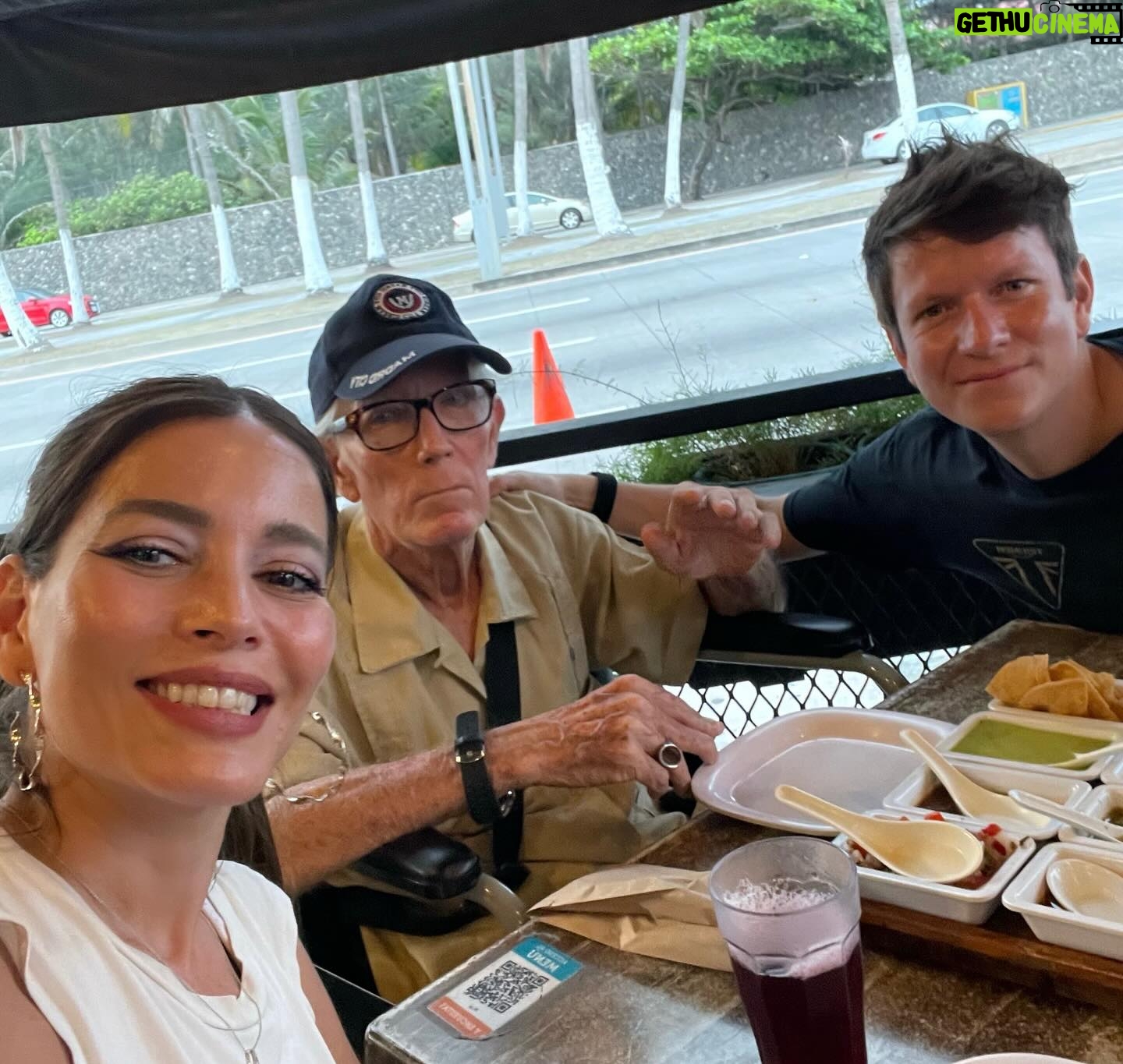 Adriana Fonseca Instagram - Feliz cumpleaños papito lindo… ______ Mucha salud, bendiciones, amor y felicidad para ti… . . #papa #birthday #lifestyle
