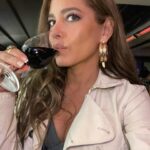 Adriana Fonseca Instagram - En ti confío ✨ ______ Todas cuantas cosas pidierais en la oración, tenéd viva fé de conseguirlas, y sin duda se os concederán sin falta. All of you asked for in prayer, have a faith to get them, and will certainly be granted to you. . . #lifestyle #sundayfunday #cute #fashion #faith
