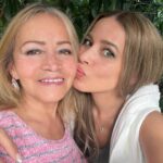 Adriana Fonseca Instagram - Happy mother’s week 🌹 Mamá, tu sonrisa ilumina mi día. ________ Mom, your smile lights up my day. . . #mom #mothersday #motherslove #lifestyle #kissmom @yourmomcares