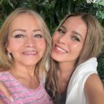 Adriana Fonseca Instagram - Happy mother’s week 🌹 Mamá, tu sonrisa ilumina mi día. ________ Mom, your smile lights up my day. . . #mom #mothersday #motherslove #lifestyle #kissmom @yourmomcares