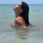 Adriana Fonseca Instagram – 🧜🏽‍♀️ 
_______
La mansedumbre no es debilidad, es fuerza bajo control.
Meekness is not weakness, it’s strength under control.
.
.
#masedumbre #mar #sea #travel #calm #peace #mexico
