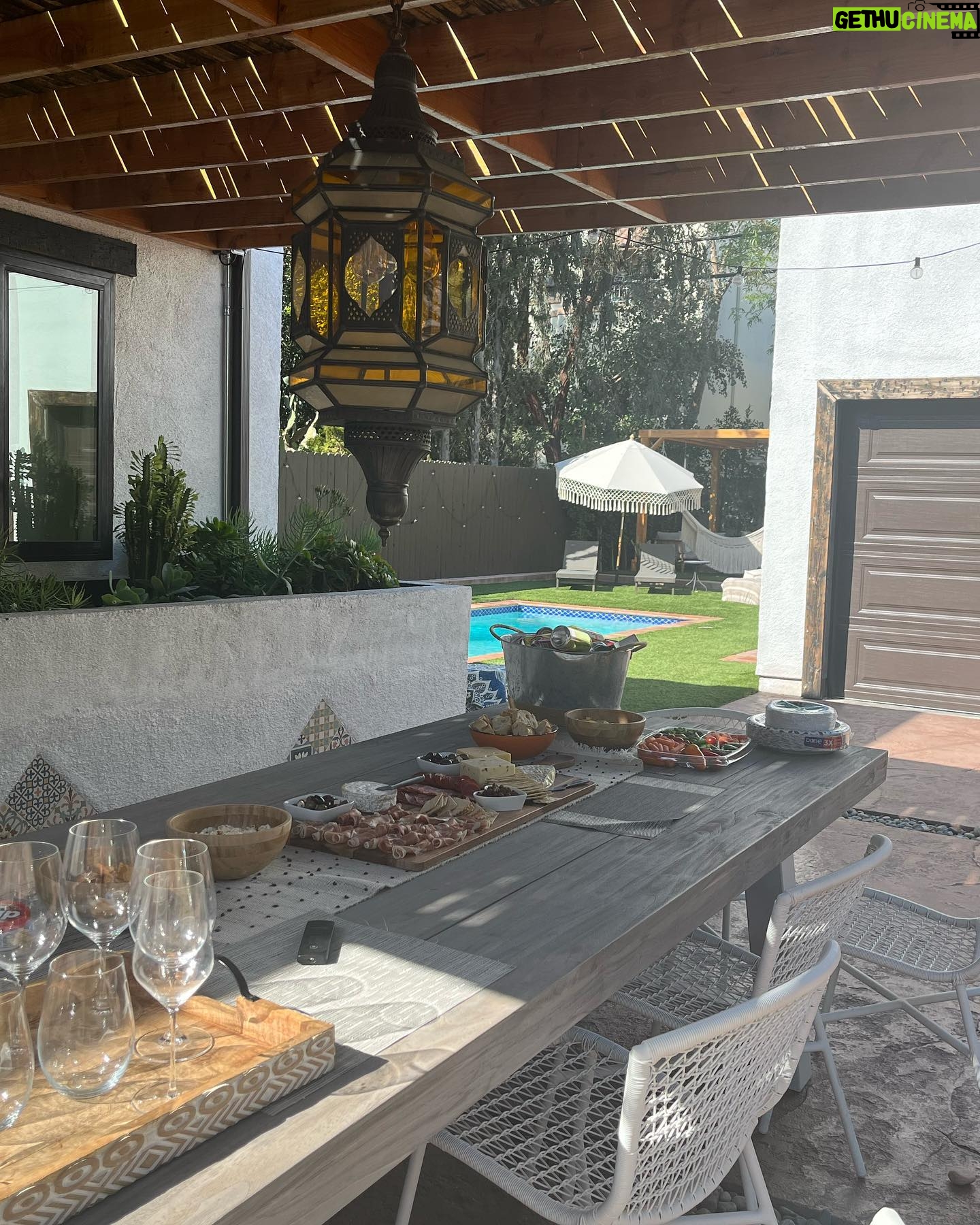 Adriana Louvier Instagram - El mejor plan que pudimos tener. Después de tantos años de amistad que afortunados que seguimos riendo tanto, bailando, cantando, comiendo rico y platicando de la vida. L.A mood