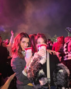 Adriana Louvier Instagram - Noche de concierto… 
@claudiaalvarezo @paogiordano ❤️‍🔥
Gracias amiga hermosa, que bonito fue verte en el escenario. A ti y a todos. @maiteperroni