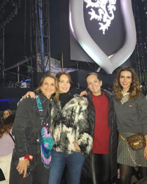 Adriana Louvier Instagram - Noche de concierto… 
@claudiaalvarezo @paogiordano ❤️‍🔥
Gracias amiga hermosa, que bonito fue verte en el escenario. A ti y a todos. @maiteperroni