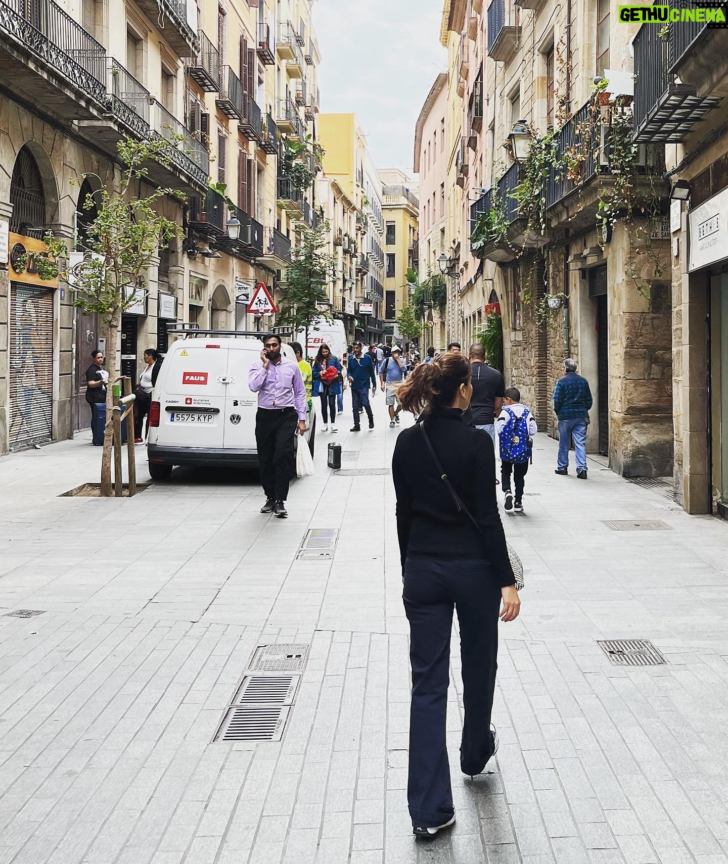 Adriana Louvier Instagram - Adéu Barcelona, se nos acabó el viaje. Que buen viaje. ✨