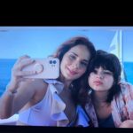 Adriana Louvier Instagram - Fotos con la familia. 🎬 Ustedes no saben la diversión y la buena onda que tuvimos durante el proyecto. Queridos todos. #PactodeSilencio @netflixlat @erick.chapa @juanpablofuentes_ @farah_justiniani