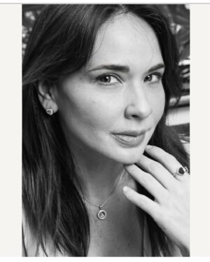 Adriana Louvier Instagram - @chopard 
#Whatmakesmehappy 
#InternationalDayofHappiness 
#HappywithChopard ✨