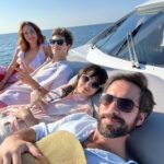 Adriana Louvier Instagram - Fotos con la familia. 🎬 Ustedes no saben la diversión y la buena onda que tuvimos durante el proyecto. Queridos todos. #PactodeSilencio @netflixlat @erick.chapa @juanpablofuentes_ @farah_justiniani